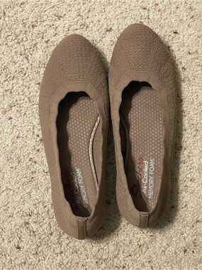 Sketchers Flats - GREAT CONDITION Size 9